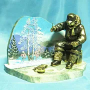 Бронзовая статуэтка «Рыбак зимний» с камнем, 1,8 кг — оригинальный подарок — фотография 2