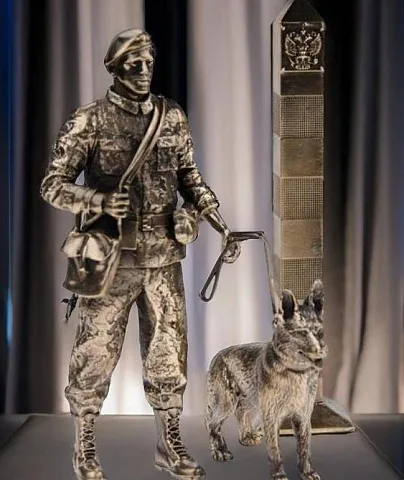 Бронзовая статуэтка «Пограничник», 140×60×35 мм — оригинальный подарок