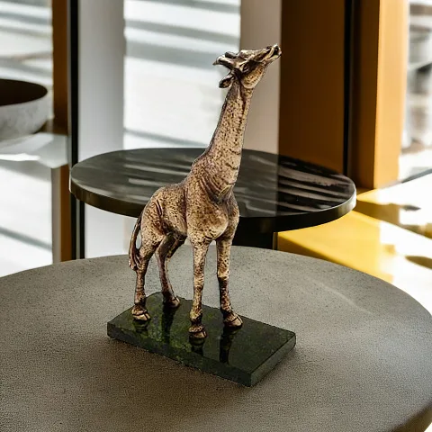 На память: Фигурка «Жираф» из бронзы со змеевиком