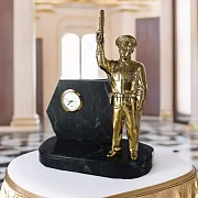 Часы «Инспектор ГИБДД» с фигурой — необычный подарок — фотография 1